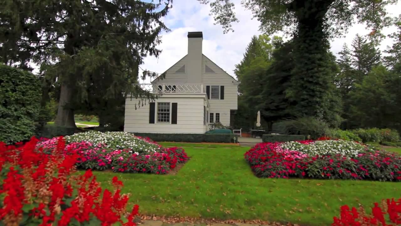 Country Colonial in Rumson, New Jersey