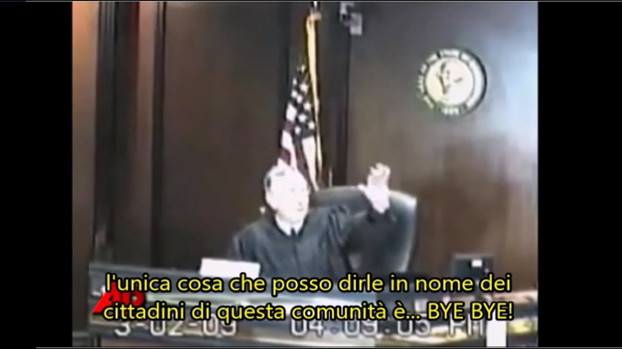 Killer provoca il giudice. Condannato a 120 anni di carcere e salutato con un impagabile 