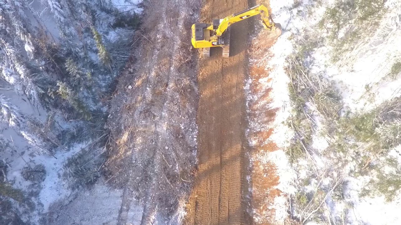 L’équipe extrême de voirie forestière ( multifonctionnel Landrich  , chantier Forestiers Gaspé