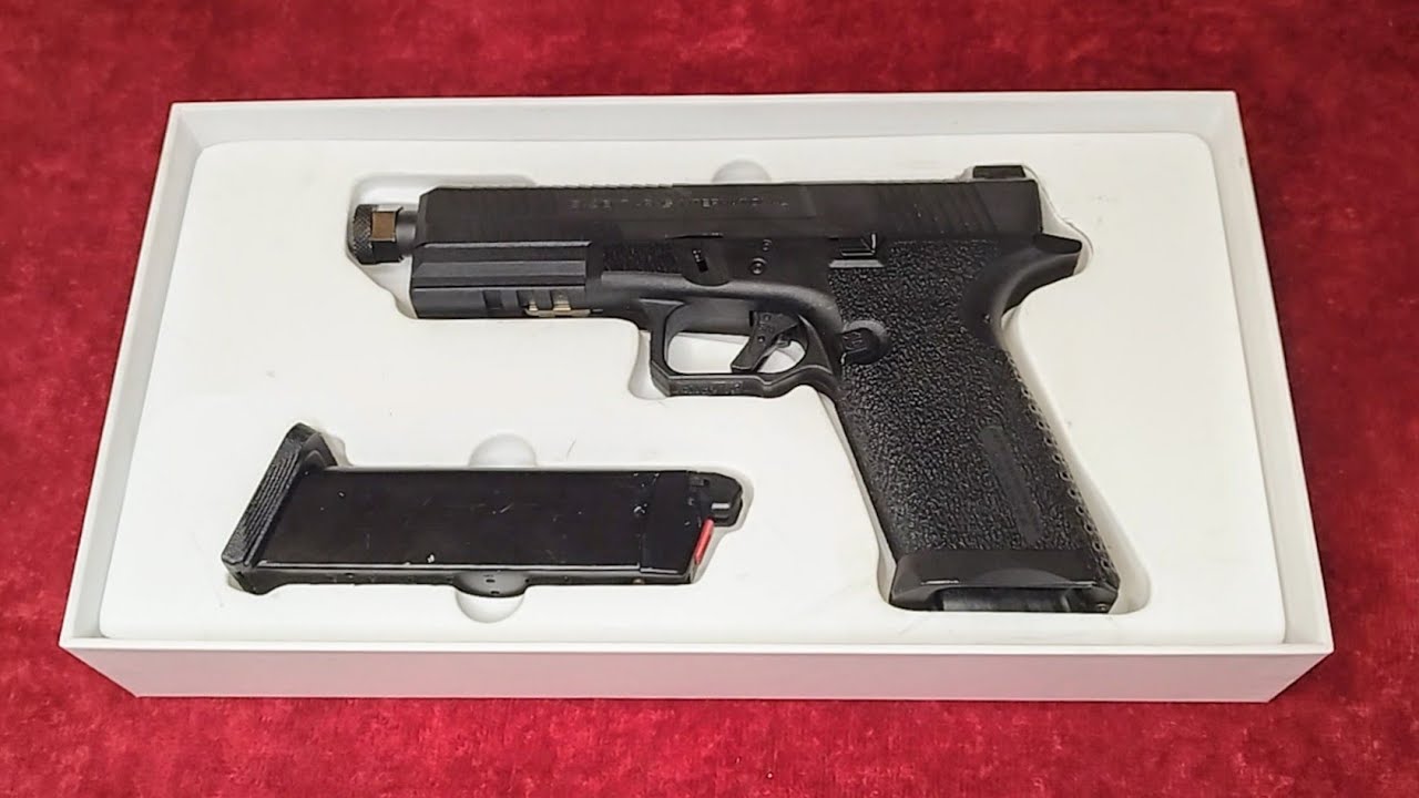 Airsoft RARE steel made pistol CO2 Glock 17 Salient Arms International, review