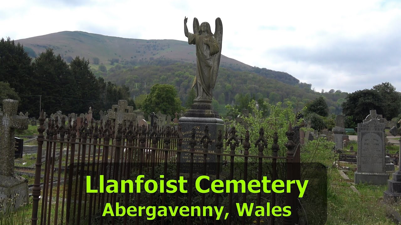Abergavenny (Llanfoist) Cemetery, Wales: Situated between the picturesque hills.