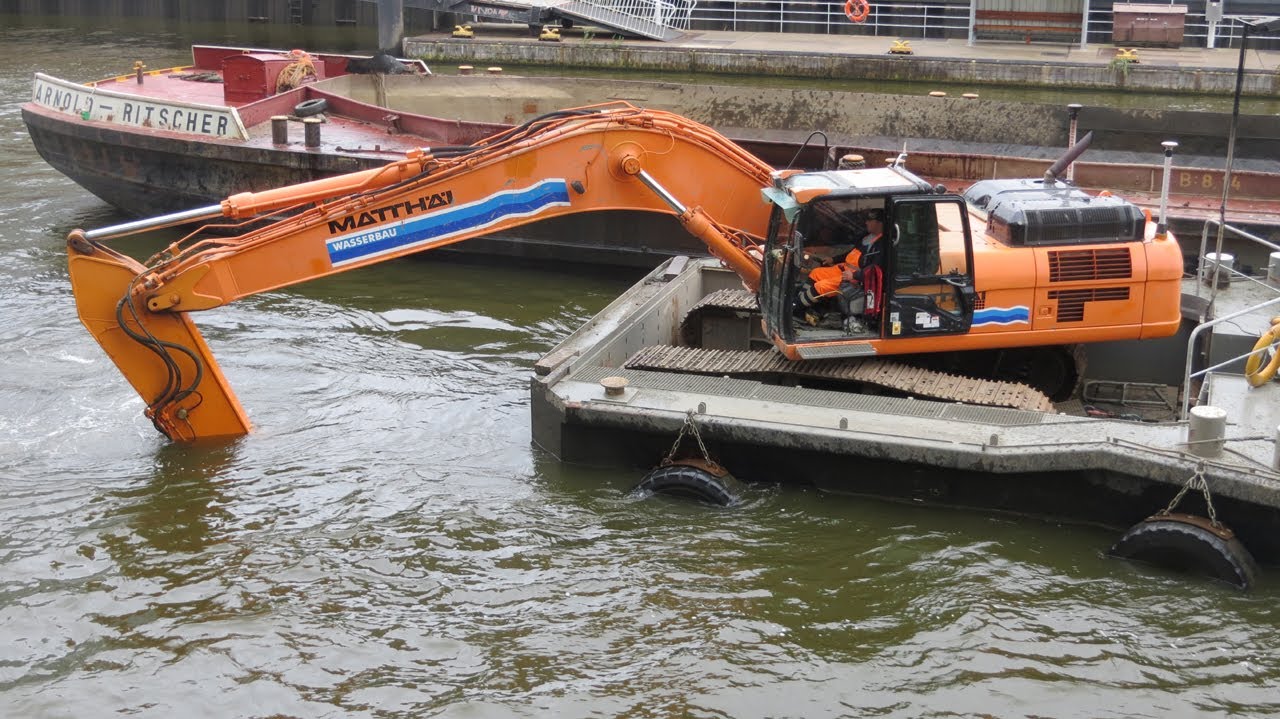 CATERPILLAR 330 DL LR bei Baggerarbeiten im Fleet - Soeren66