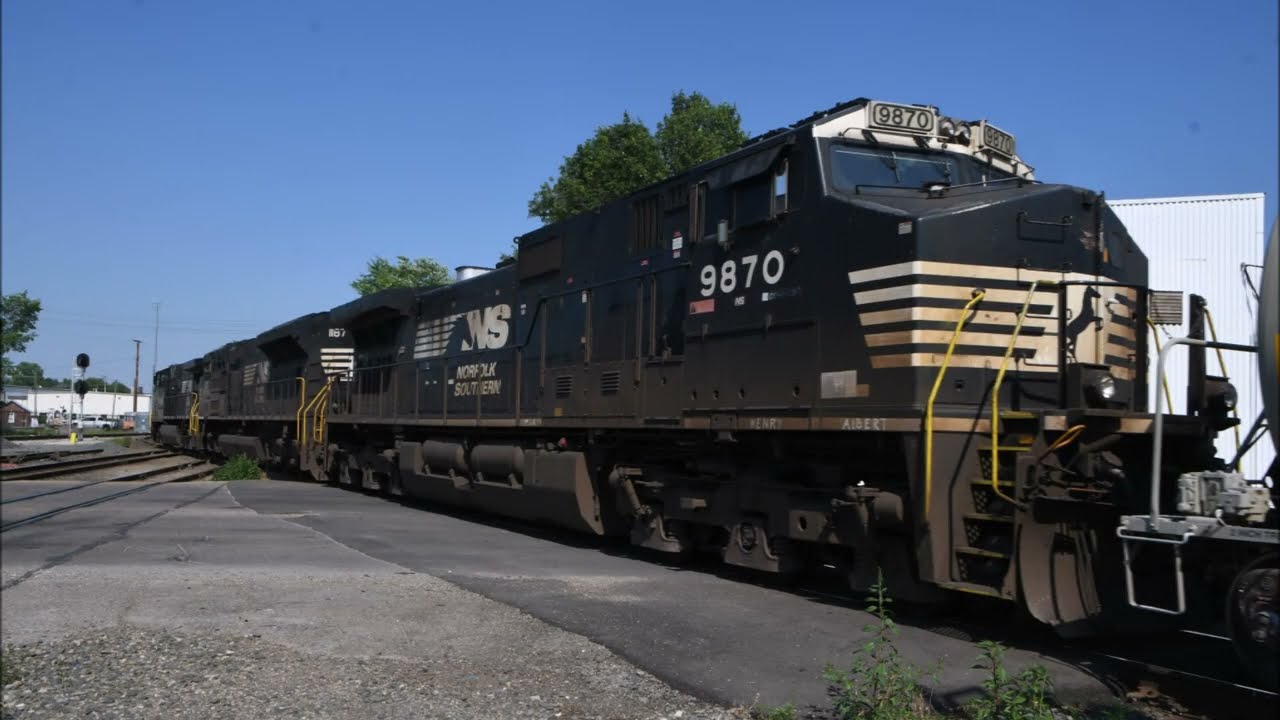 NS and CSX freight in Indianapolis and Muncie, IN