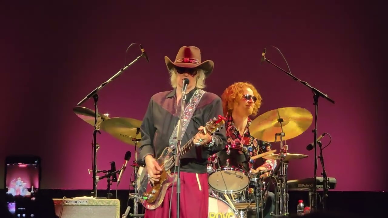 The Waterboys live in Valencia @Roig.arena.The Pan within