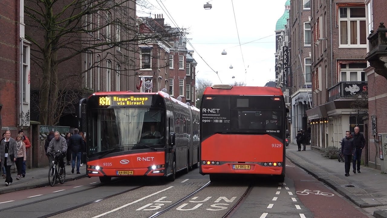 Autobussen van Connexxion in het centrum van Amsterdam