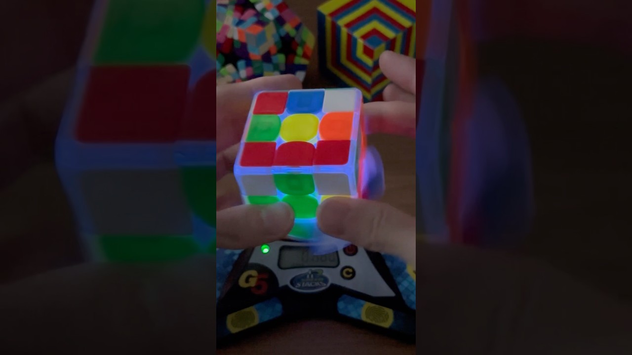 This Rubik&rsquo;s Cube Can GLOW in the Dark 😳