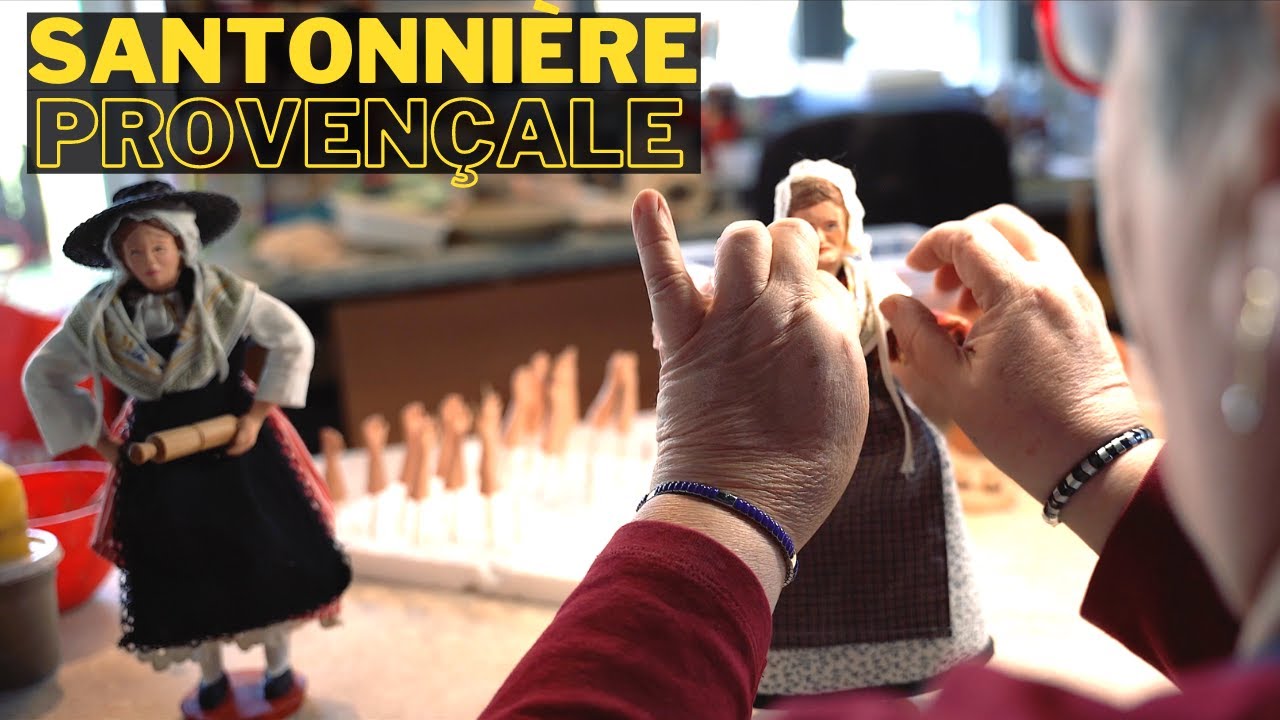 Claudine se lance dans la création de santons habillés pour renouer avec une passion d'enfance