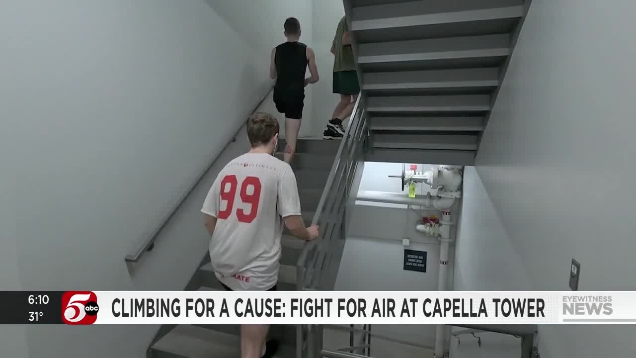 Цель благотворительной акции Fight For Air Climb — собрать 190 000 долларов на поддержку чистого ...