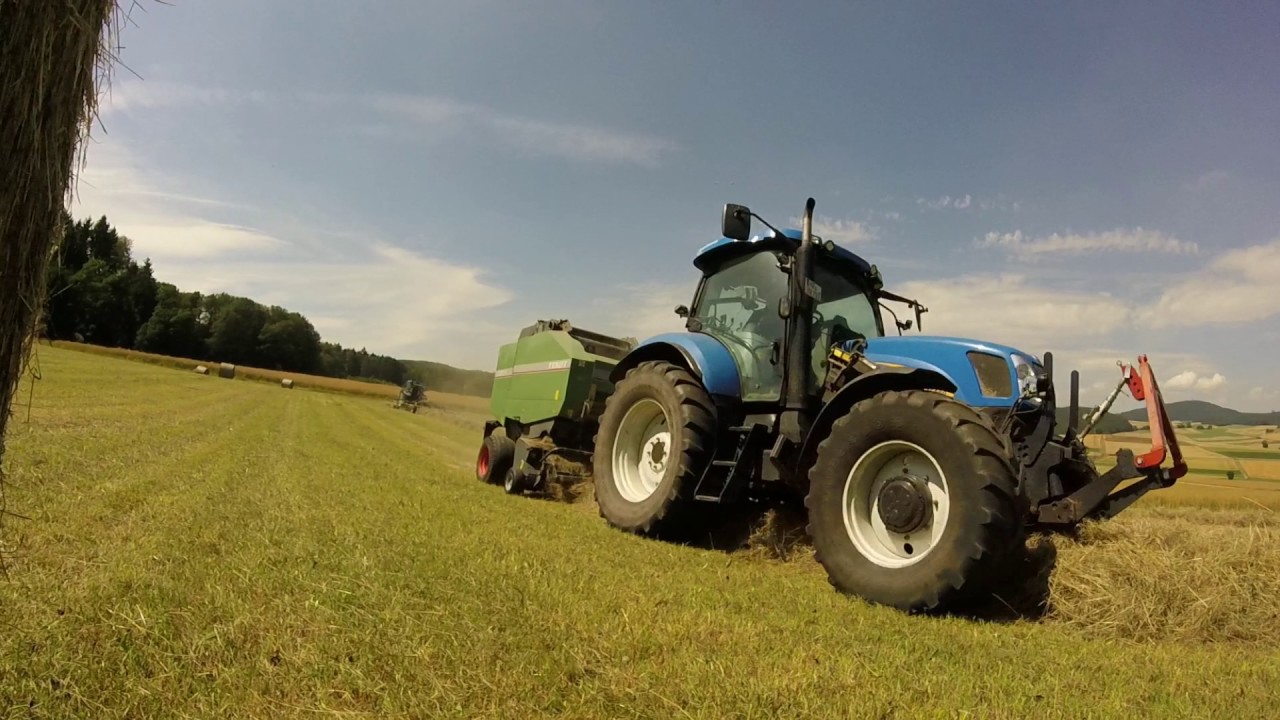 Heupressen; 2x New Holland Power bei der Heuernte 2017 mit Fendt und Krone Technik