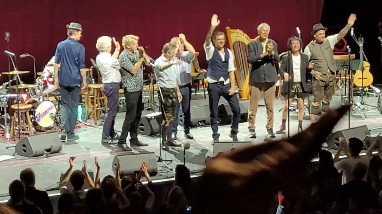 Gerhard Polt, Well-Brüder & Die Toten Hosen - Alle sagen das @ Admiralspalast Berlin 27.07.2023