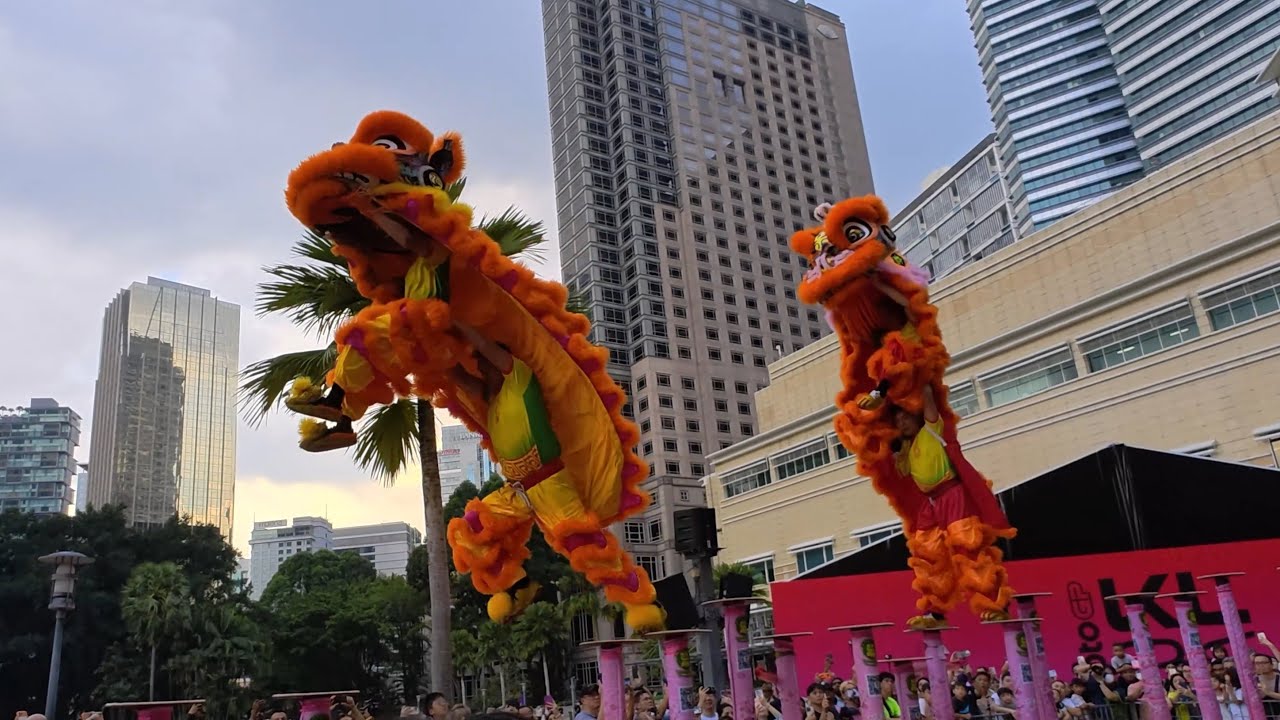 Acrobatic Lion Dance (múa lân 高桩舞獅) by Khuan Loke 群乐 @ Suria KLCC Kuala Lumpur CNY2026 20260131