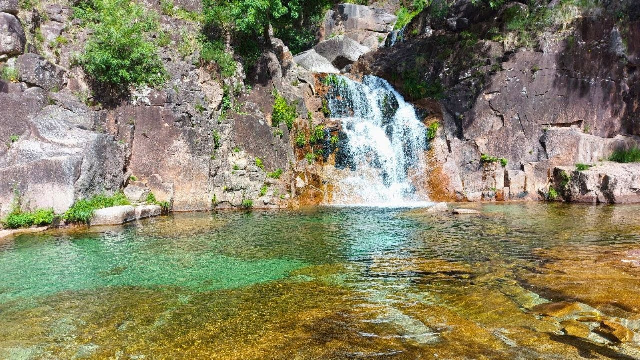 Cascata do Tahiti (Cascata de  Fecha de Barjas) - Gerês