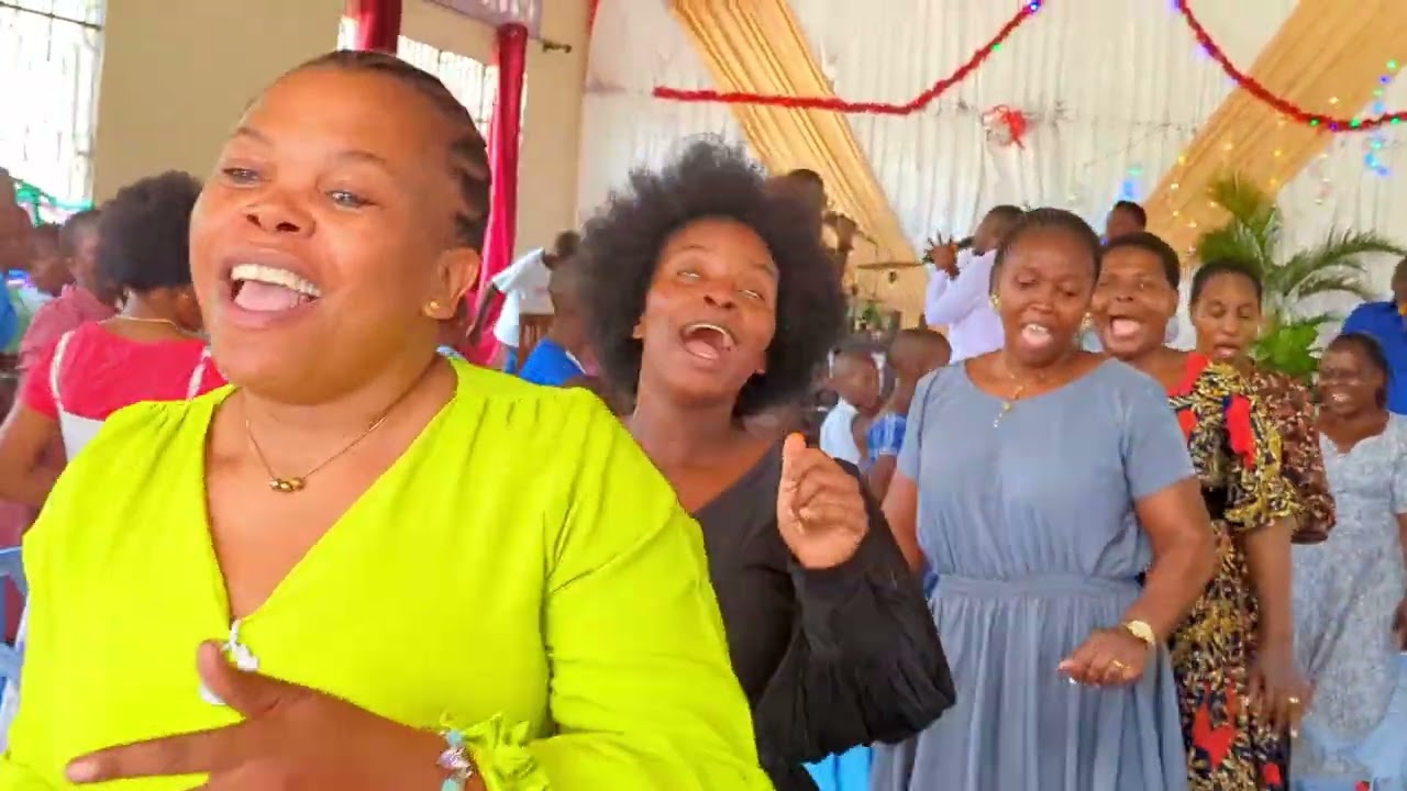 MUNGU ALISHUKA KATIKA SIFA HII