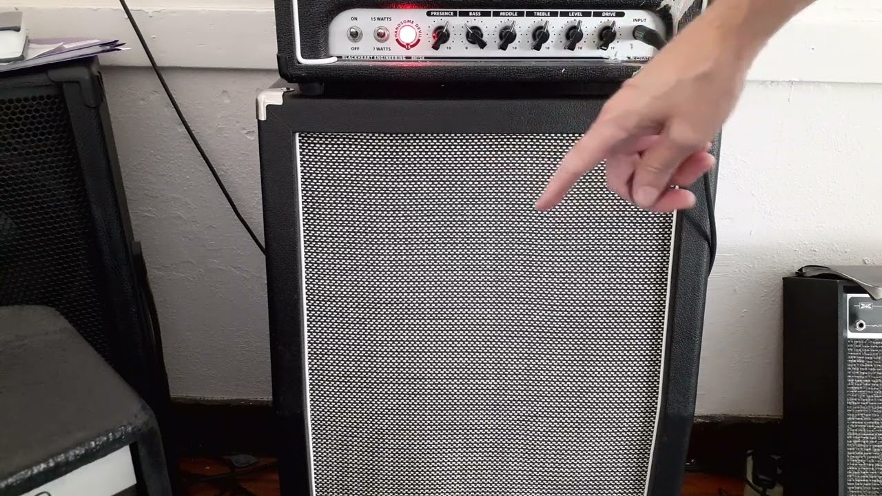 Electro-harmonix 2 - 12 cabinet speaker cabinet. A little about the cab.