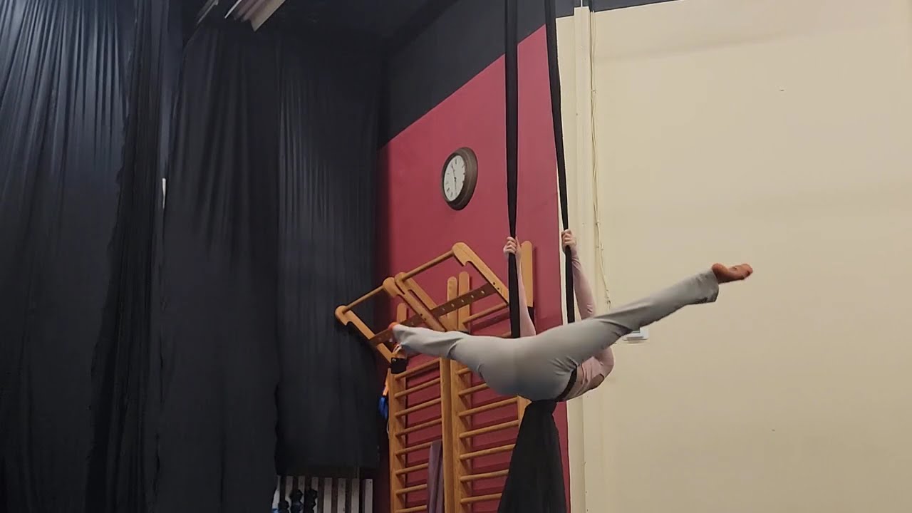 Straddle Invert Pulls (Aerial Silks Conditioning)