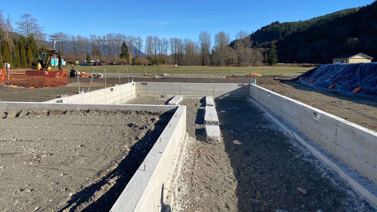 Crawl space House Foundation - excavation, footing, rebar, concrete pouring and framing