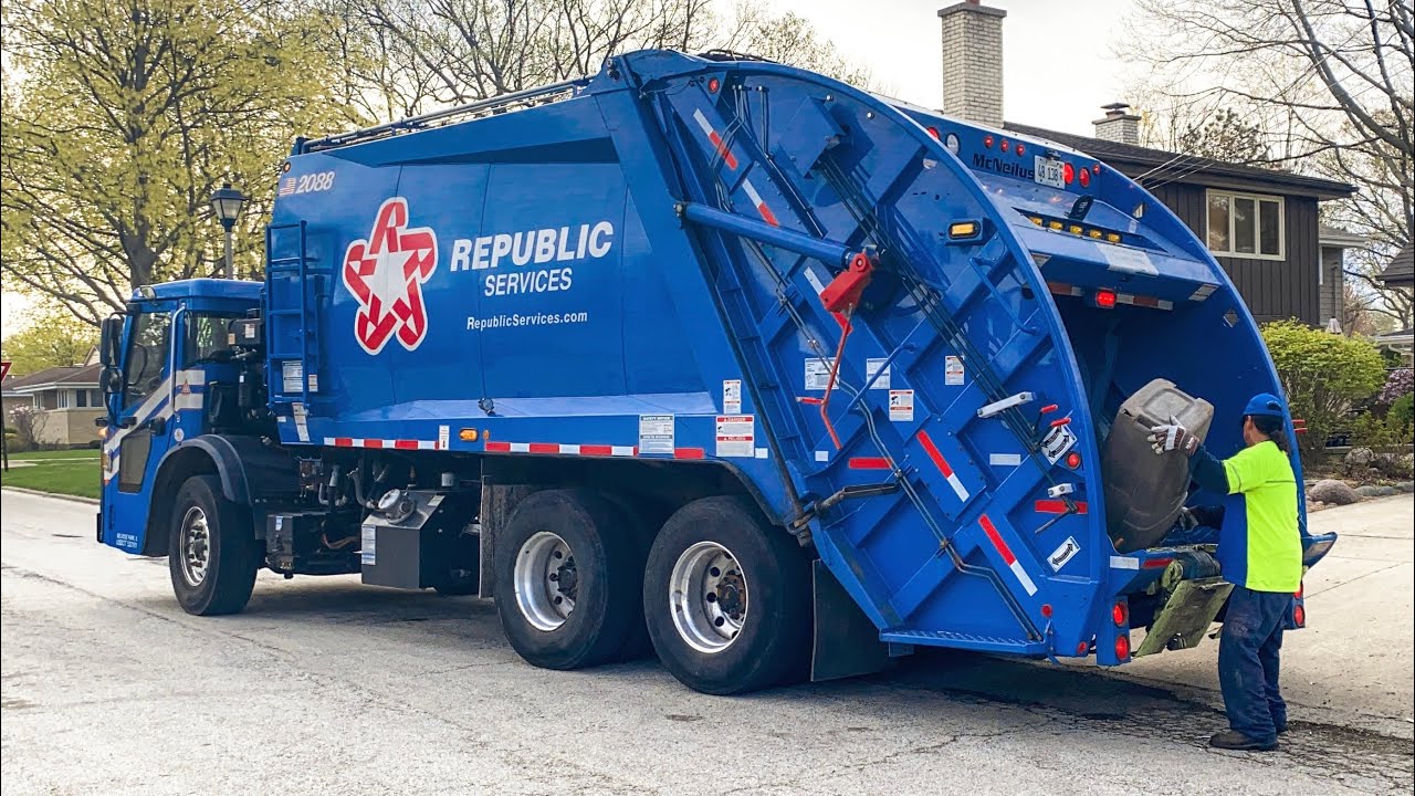 Spring Cleanup 2021: 2 Republic Services Mack LR McNeilus Rear Loader Garbage Trucks