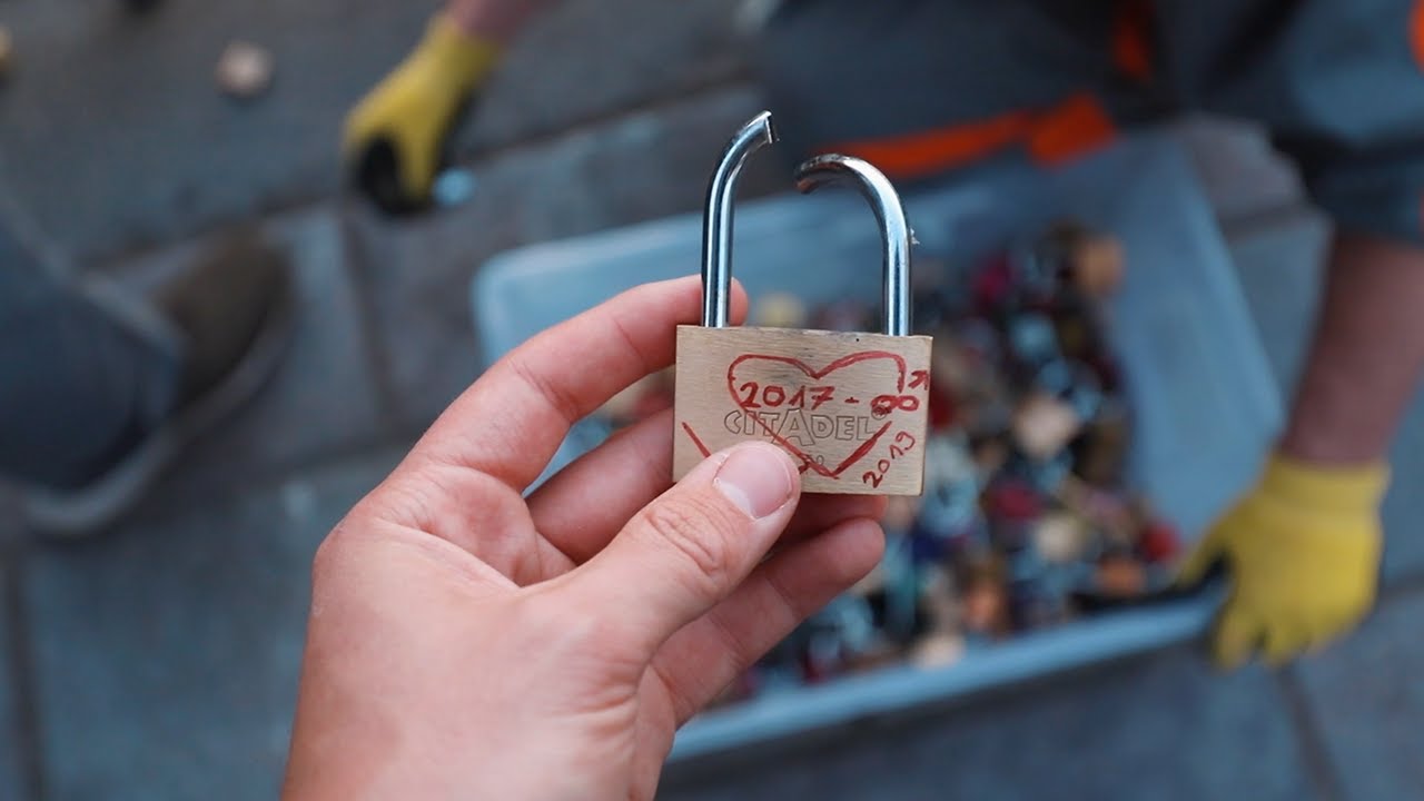 REMOVING LOVE LOCKS FROM BRIDGES & STATUES (Honest Guide)