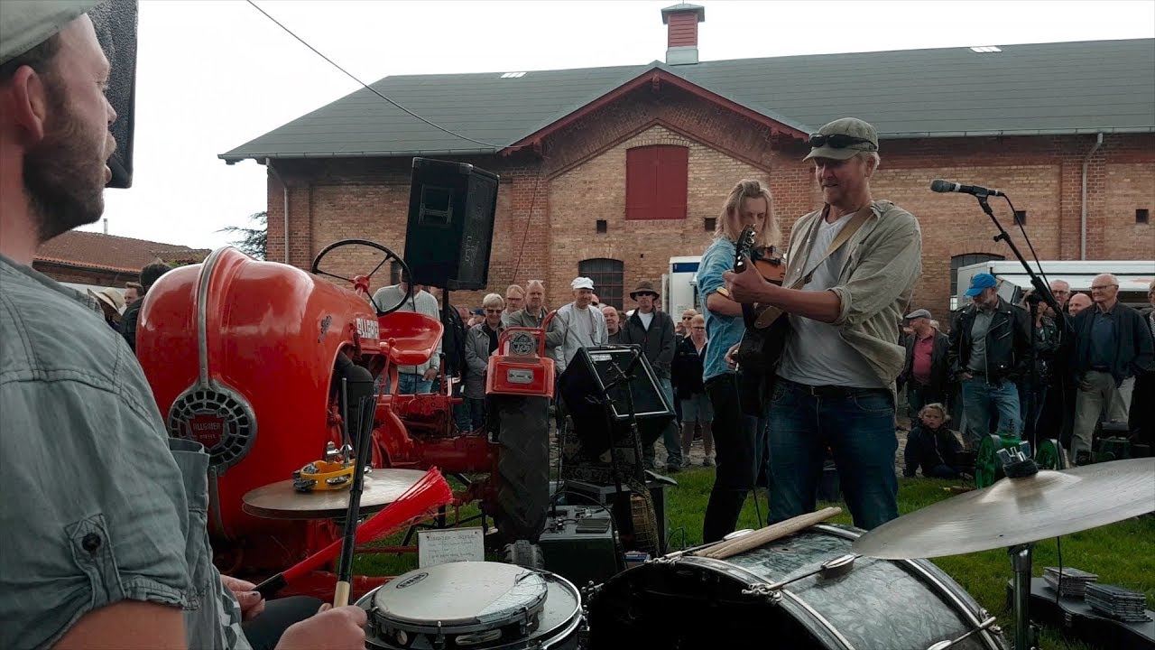 H.P. Lange og venner spiller motorblues med gammel Allgaier-traktor (hele koncerten)