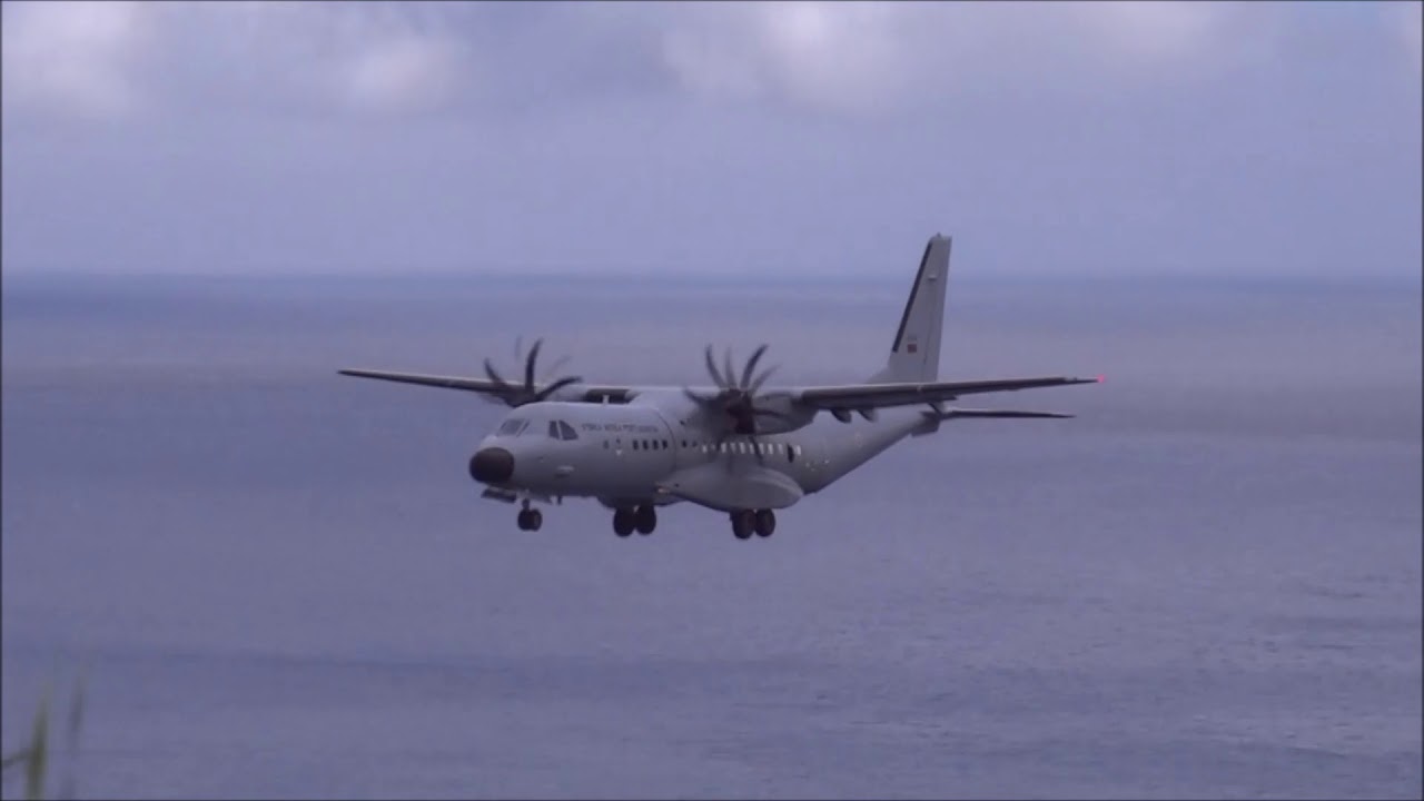 Dash Q400/Q200 vrs C295 - LPFL High skills crosswind operations