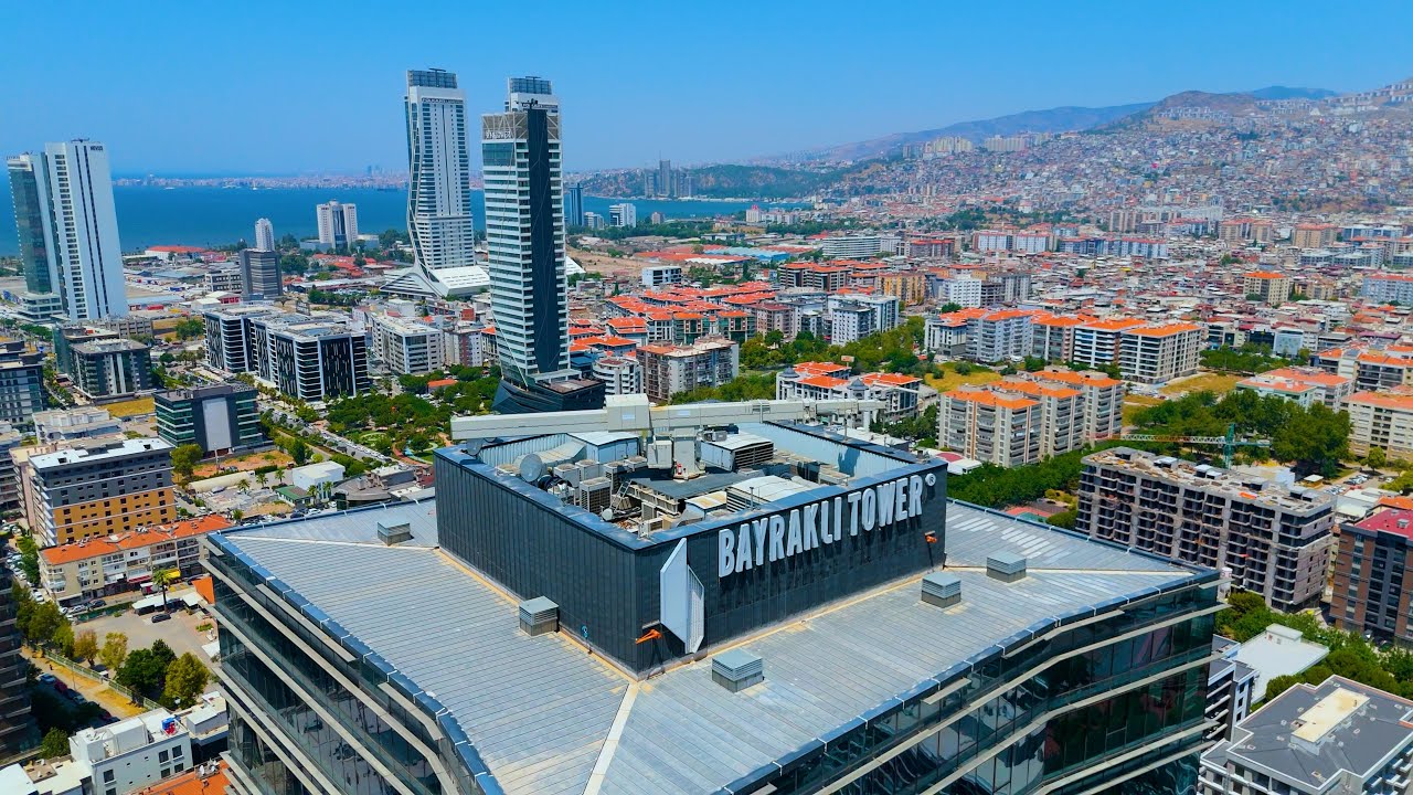 4K Gökyüzünden Bayraklı: İzmir’in Kalbine Yüksekten Bakış ☁️