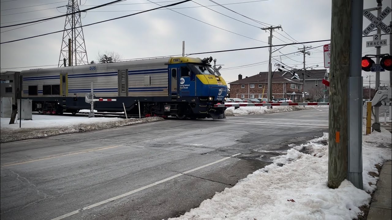 LIRR: DM30AC 508 pulls train 6512 into Albertson 2/14/26