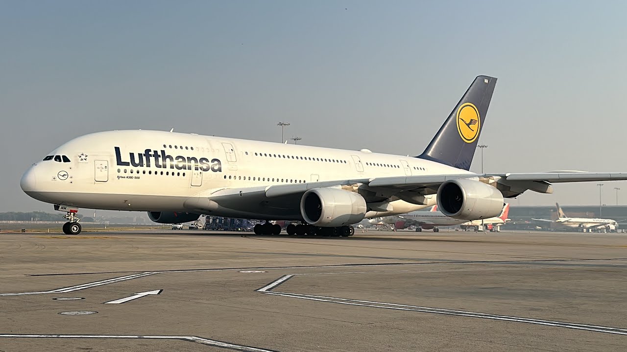 World's Biggest Passenger Plane Looks |Airbus-380-800|#ytshorts |Lufthansa Airlines |#trending #reel