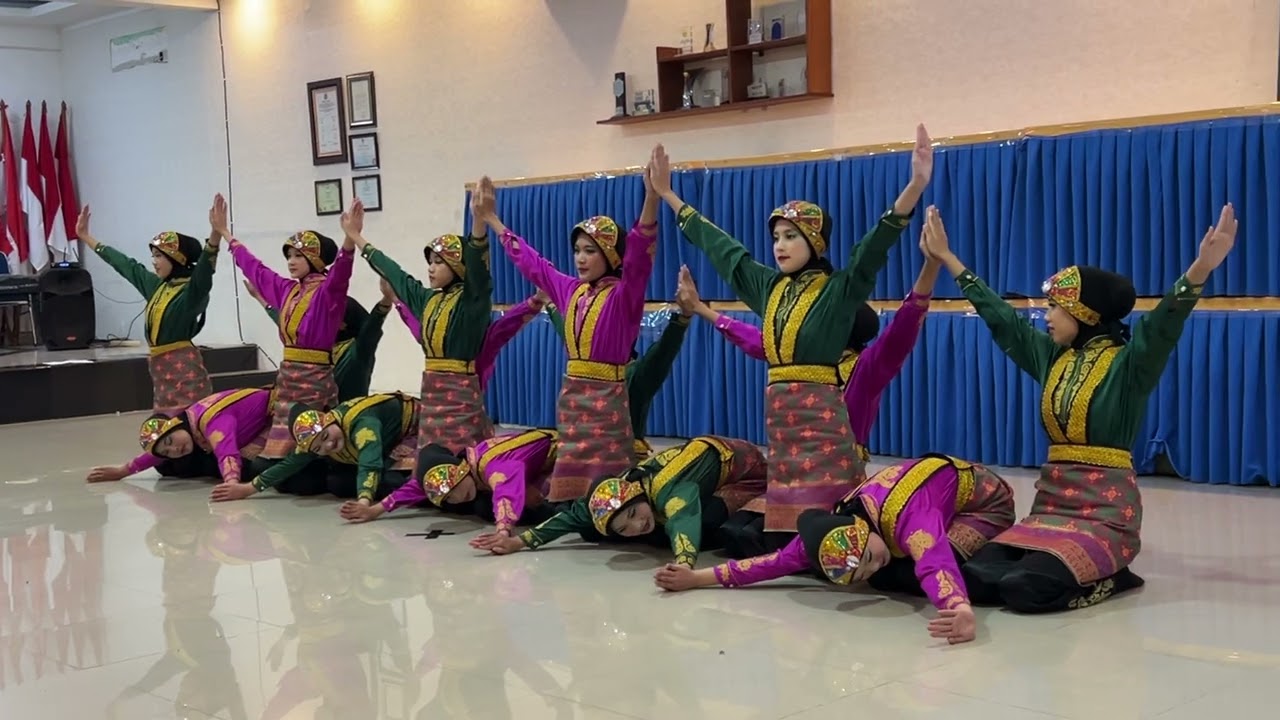Perform Ratoh Jaroe di Gocup Tim Mawar
