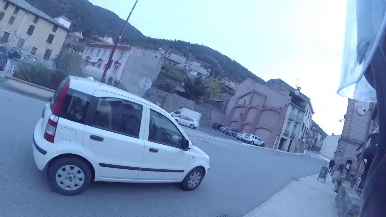 Road trip balade de 300 km en mobylette Peugeot 103 en direction de l'Andorre Pas de la Case