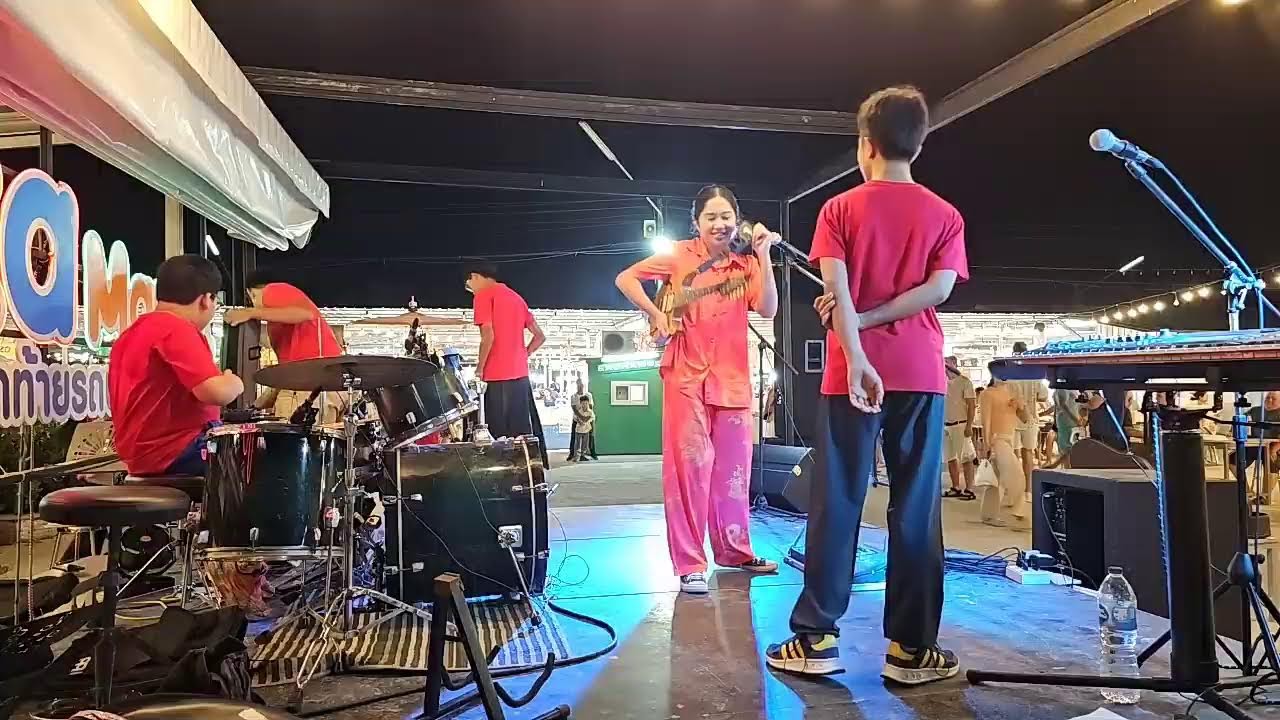NeneRoyal Streaming at Naka Night Market