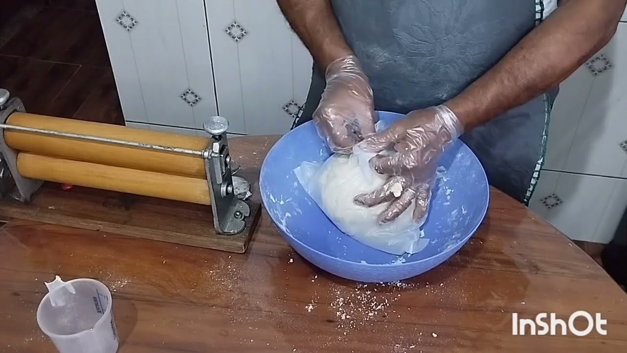 Como fazer massa para pastel no cilindro manual.