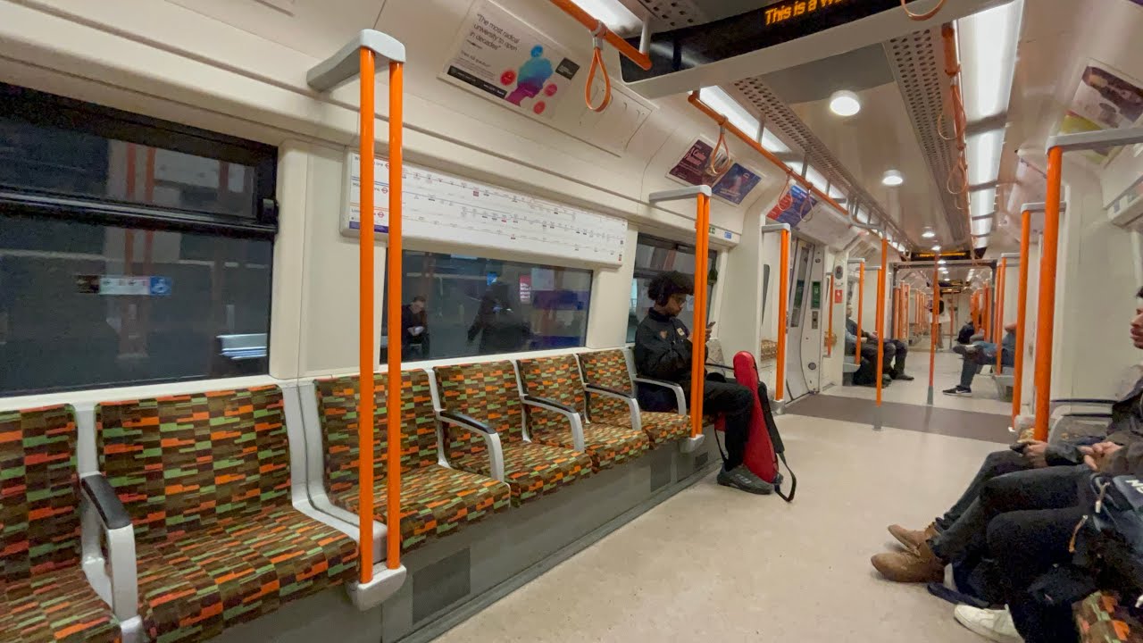 London Overground Windrush Line ride: Cana Water - Wapping ( Class 378 ) 