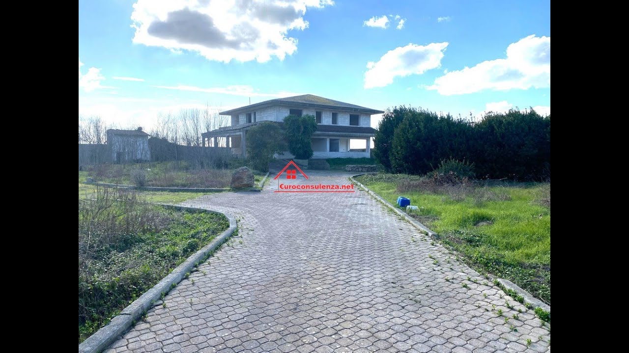 STUPENDA VILLA CON PISCINA A FELLINE DI ALLISTE DA COMPLETARE
