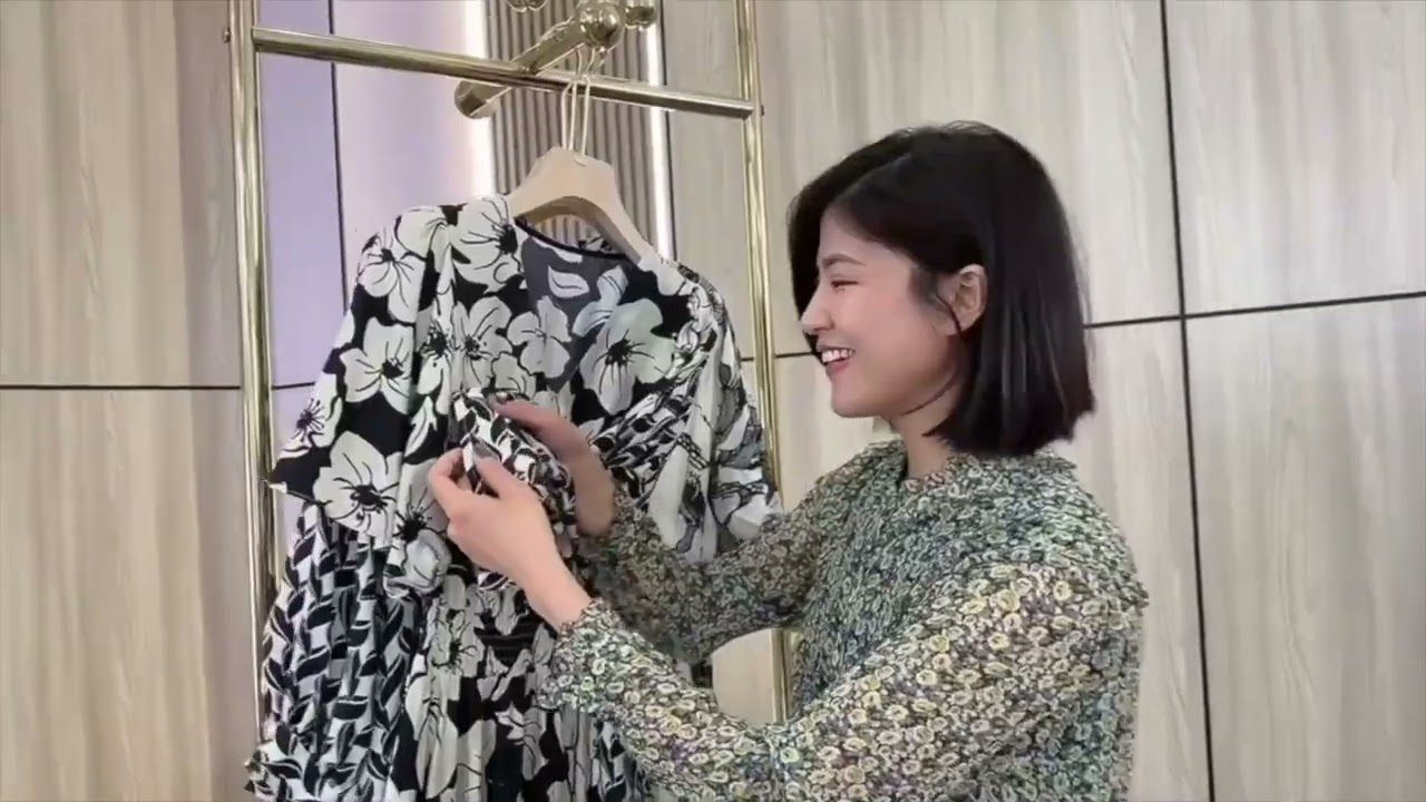买桑蚕丝一定要认识这6种材质！第一种是大牌真丝连衣裙都在用的