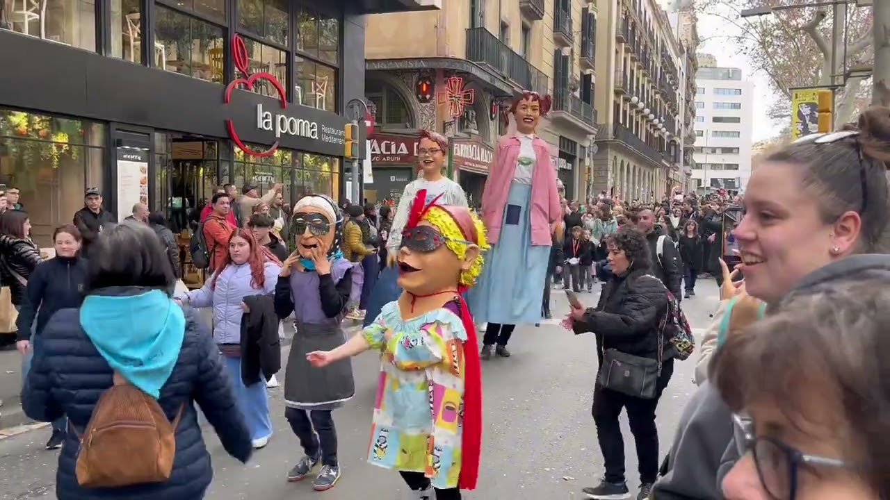 Cercavila Gegants d’escoles Festes de Santa Eulàlia Barcelona 10/2/2024 Barcelona