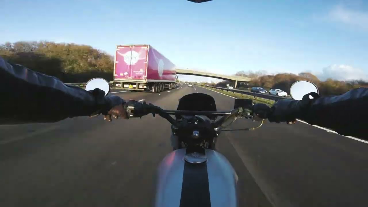 SPEED TEST!  125cc Mutt Mongrel / Hilts / Akita motorcycle getting its top speed tested