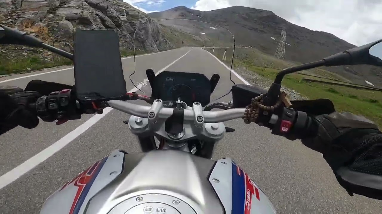 Bmw r1250r shiftcam heading up to the top of stelvio. 