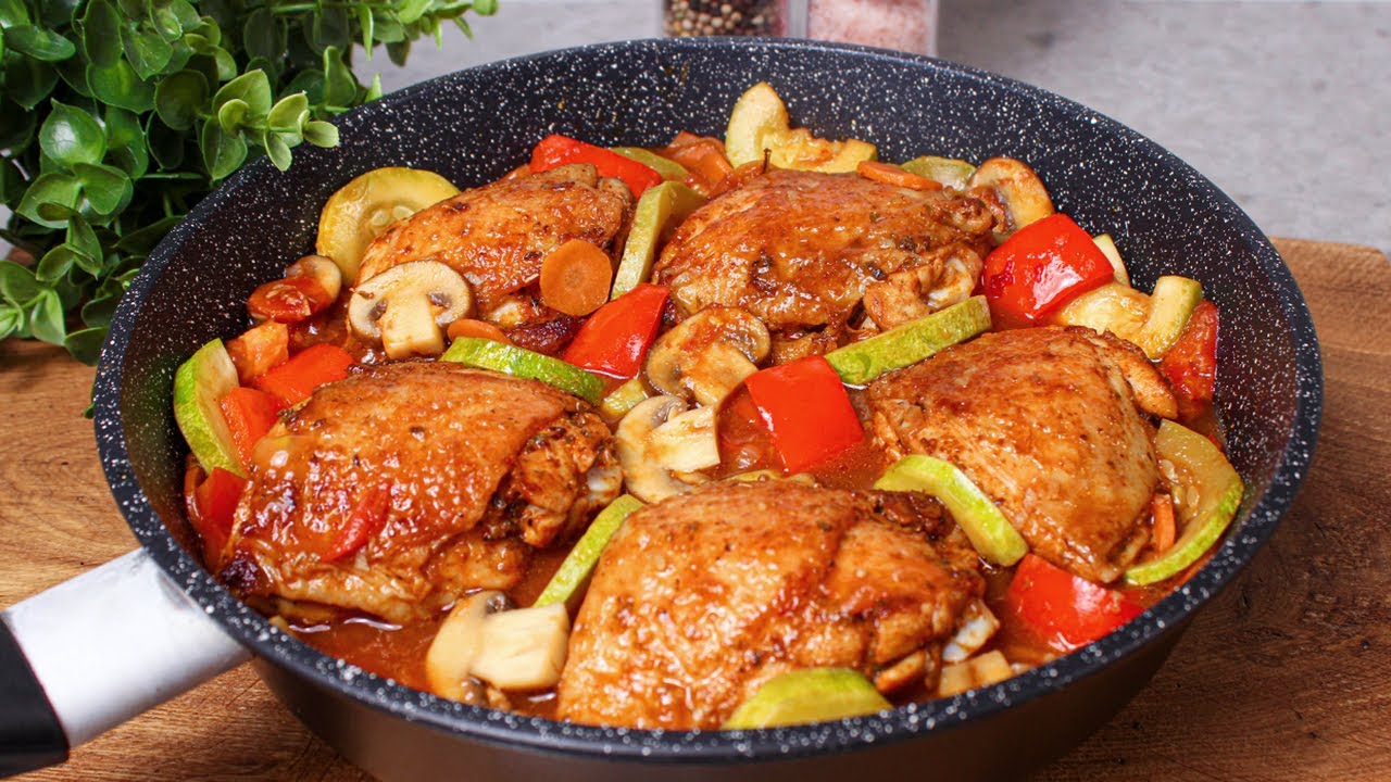 Этот рецепт сведет вас с ума! Куриные бедра с овощами! Простой и быстрый рецепт!