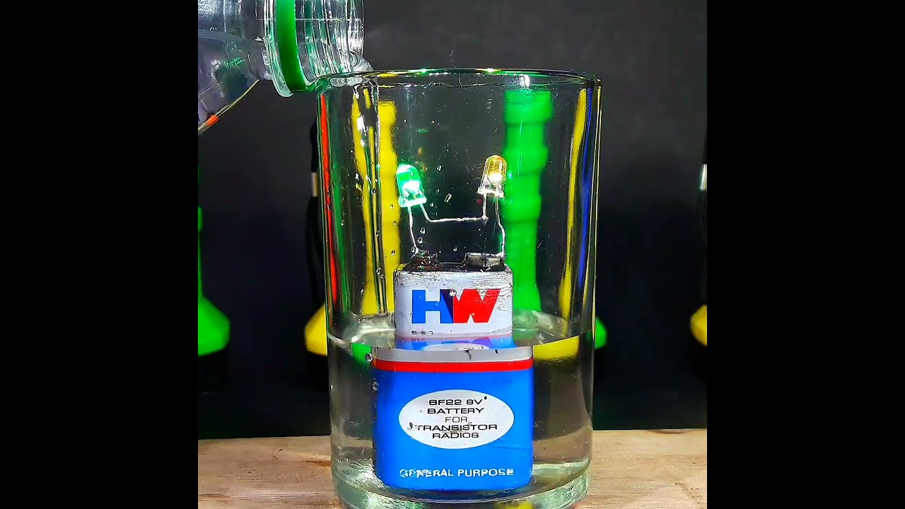 Battery multticolur LED science experiment project / hw battery connected RGB LED under water test