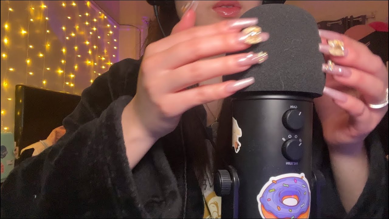 ASMR mic scratching and tapping with and w/o foam mic cover