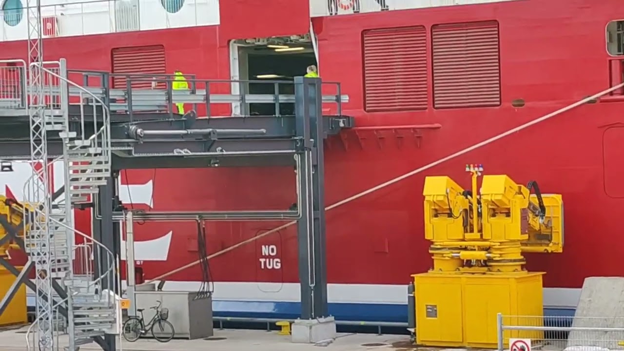 Viking Glorys ankomst och avgång i Mariehamn (3/4-2022)
