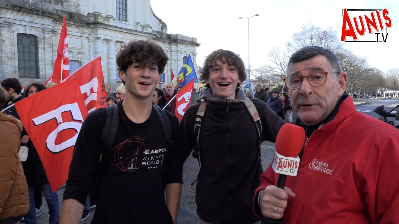 04. Place de Verdun. La Rochelle  Réforme des retraites plus de 10 000 manifestants mobilisés
