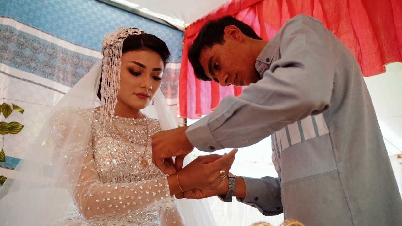 QAMASHI QISHLOGIDA YANA BIR XONADONDA BAXTLI ONLAR AKA SINGLINI TUYIGA KUTILMAGAN SOVGA QILDI