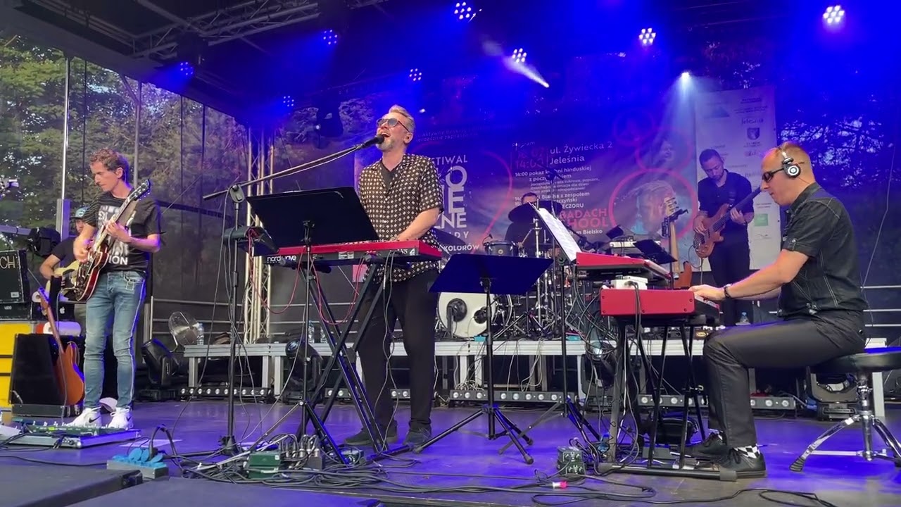 Kuba Badach - Pada
