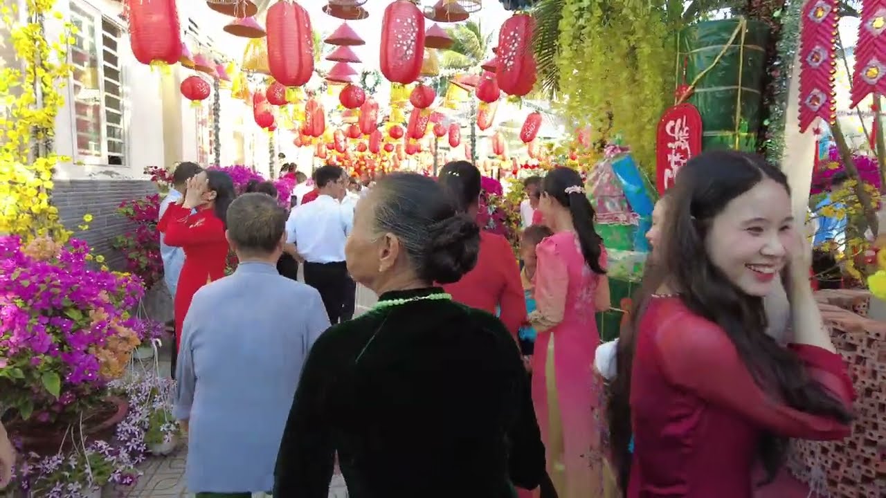 Mùng 1 tết  nhà thờ Mỏ Cày Nam được ông cố lì xì l XỨ DỪA MIỀN TÂY 