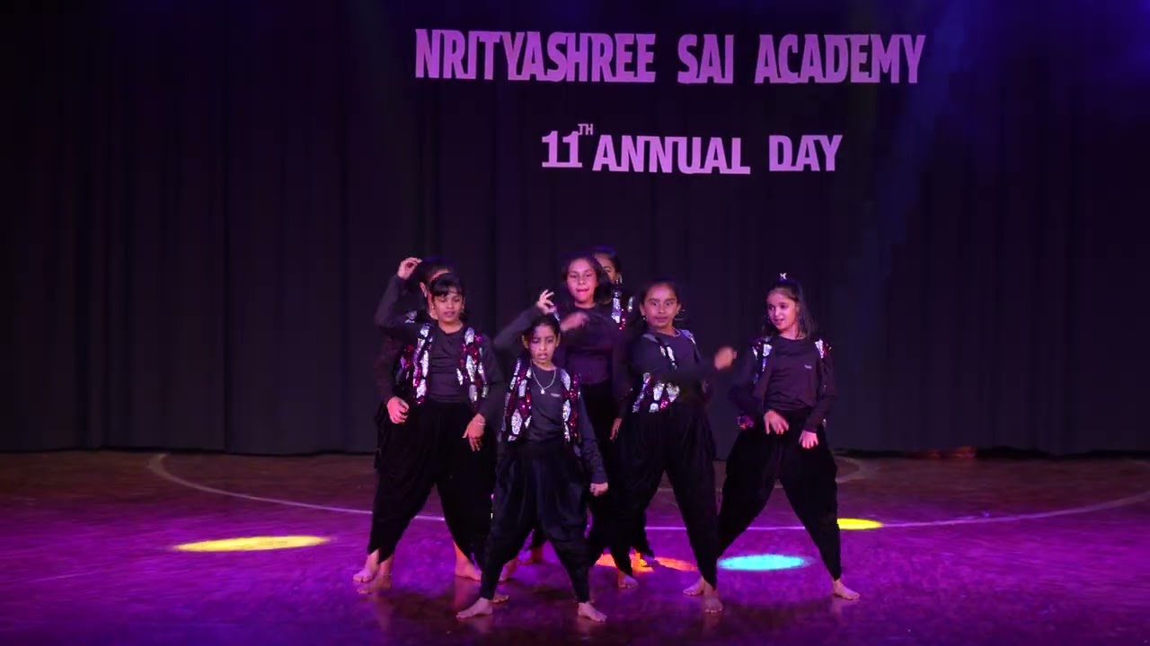 Western dance performance by SHINING STARS team