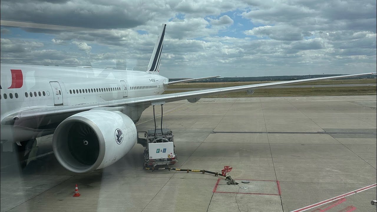 Take off LFPG WITH Air France 777-300ER