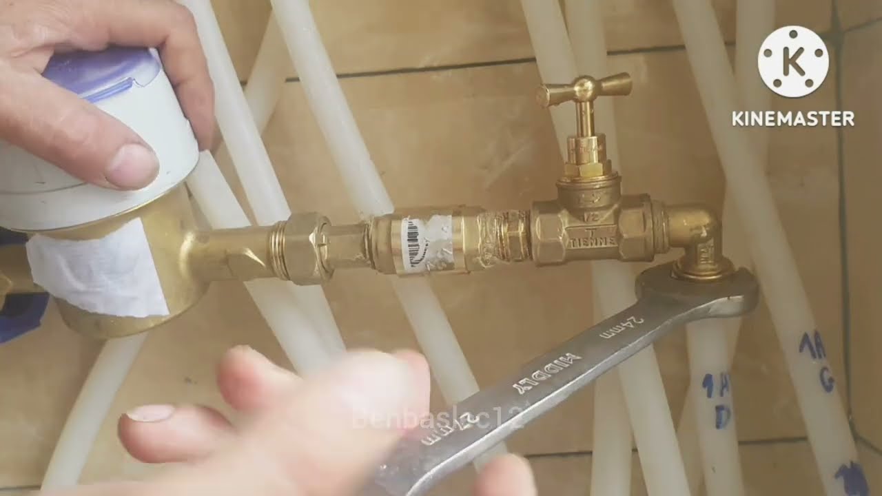 Установка держателя счетчика и счетчика воды