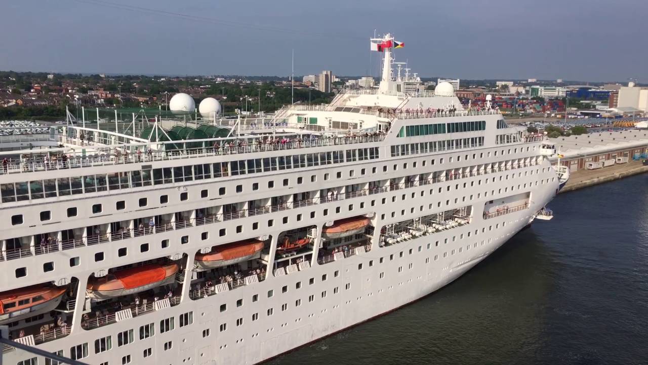 Harmony of The Seas horn battle with P & O Oriana
