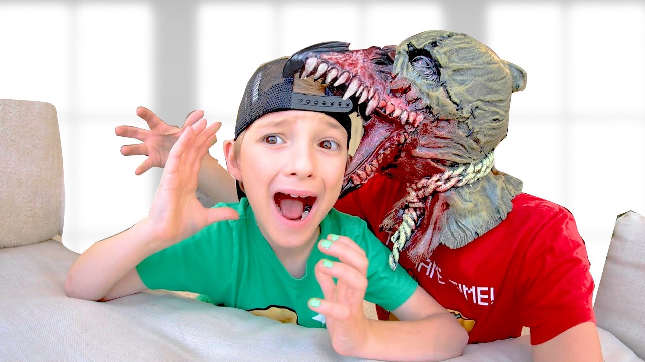 SCARIEST HALLOWEEN COSTUMES TIME!